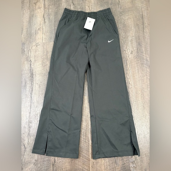 NEW - Nike Girls Charcoal Wide-Leg Pants - Picture 2 of 6